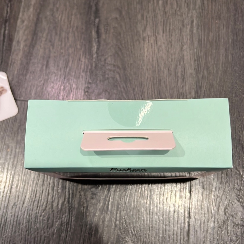 Pusheen AirPods 1/2 case - Picture 5 of 11